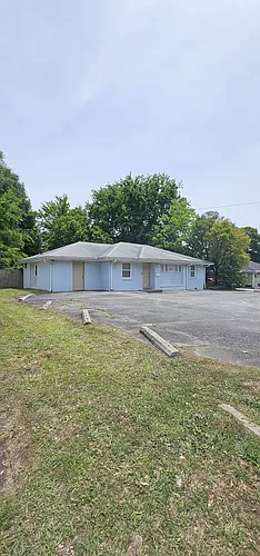 3223 Shallowford Rd NE Photo 1