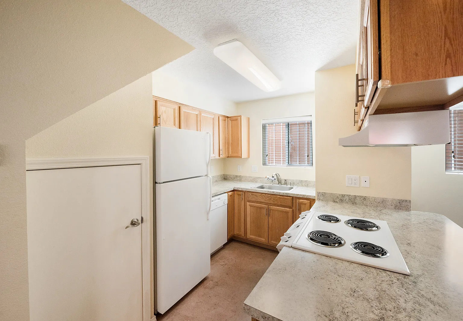 Modern 2-Story Townhome Near UNM & Nob Hill — Photo 2