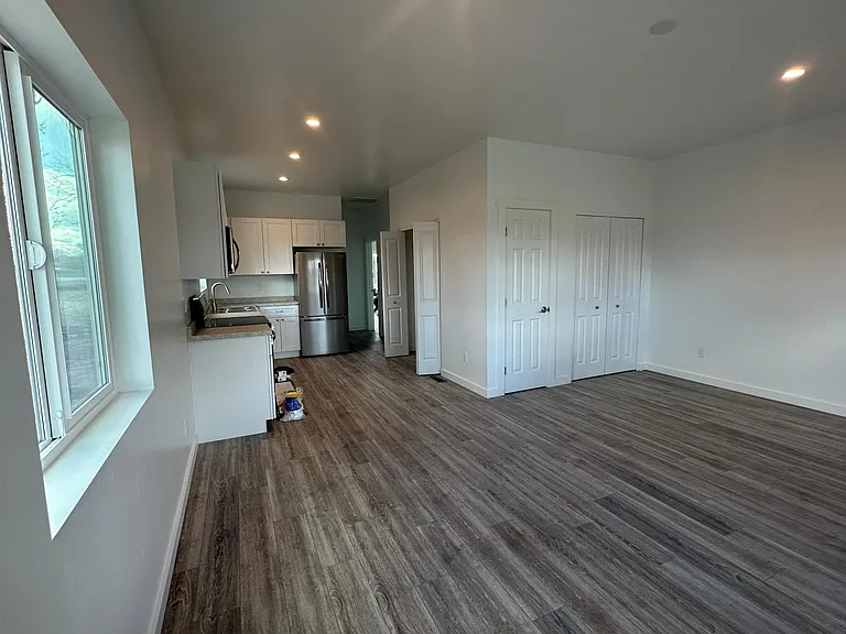 1115 E Carpenter St — Photo 2