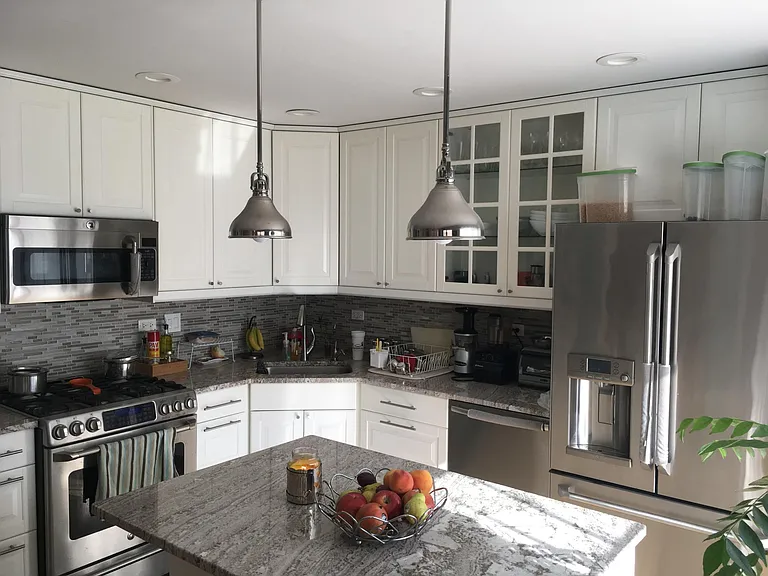 948 Huntington Dr — Photo 5