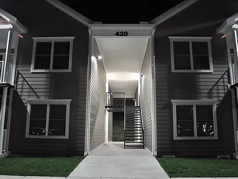 Sterling Ridge Apartments — Photo 23