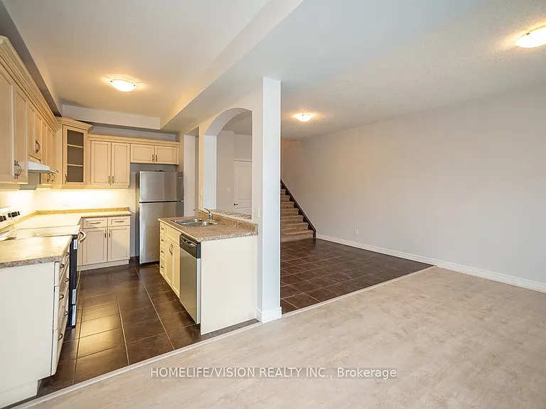 98 Highgate Dr #UPPER LEVEL — Photo 2