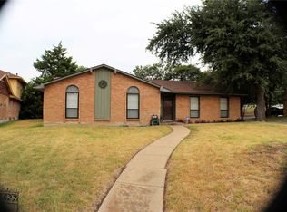 6627 Club Wood Dr, Dallas, TX 75237