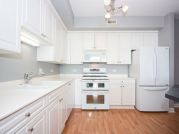 5th image of 8440 Callie Ave #C-302