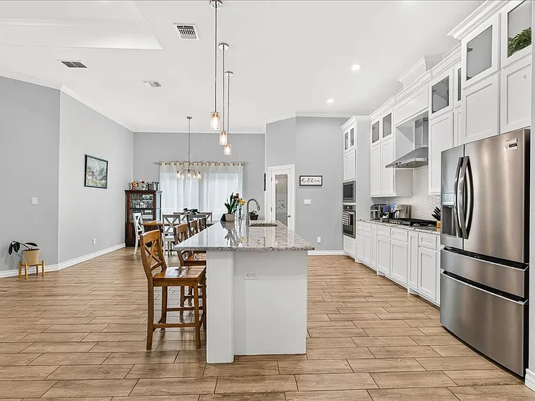 2445 Manuel Ln — Photo 10