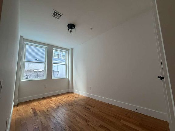 4th image of 2502 West St #1B