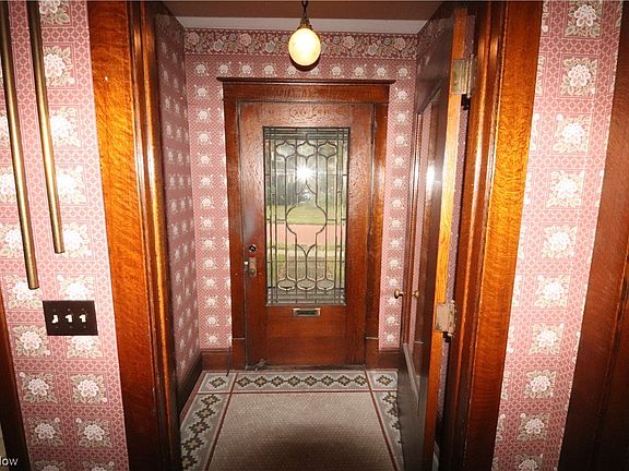 4th image of 130 Highland Ave