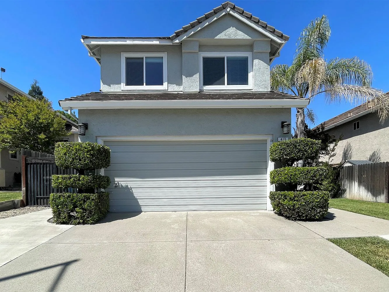 413 Rolling Oak Dr photo 1