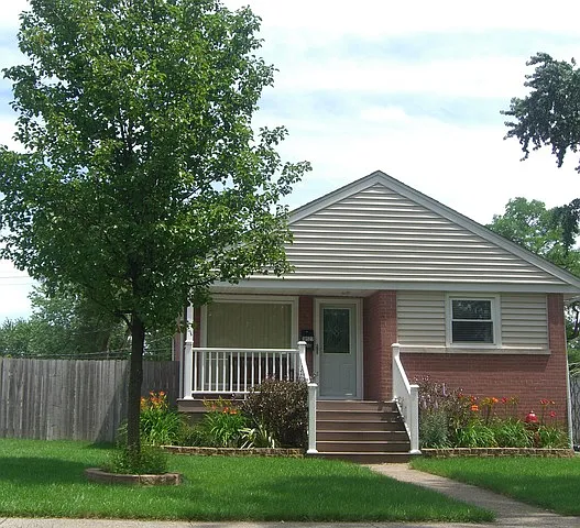 18527 Martin Ave photo 1