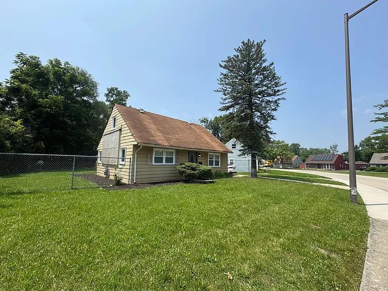 21 Apache St — Photo 1