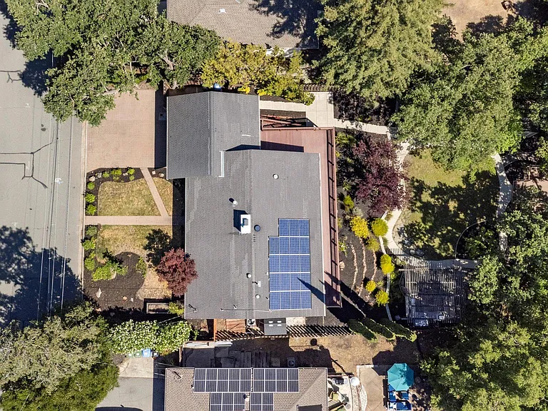 1021 Windsor Dr — Photo 34