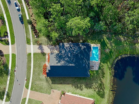 3rd image of 568 Eagle Rock Dr