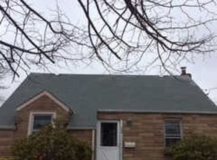 680 6th Pl, Garden City, NY 11530