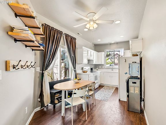 5th image of 5911 NE 33rd Cir