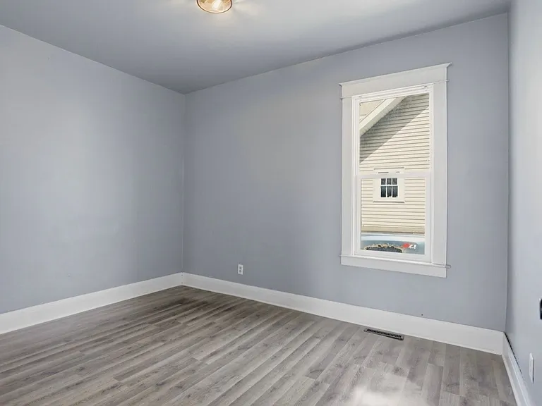 2875 Schaefer St — Photo 10