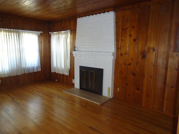 2nd image of 1021 S Chavez St