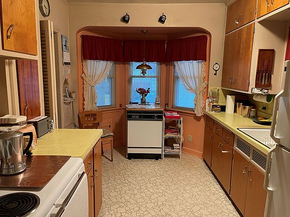 3rd image of 4817 N Woodruff Ave