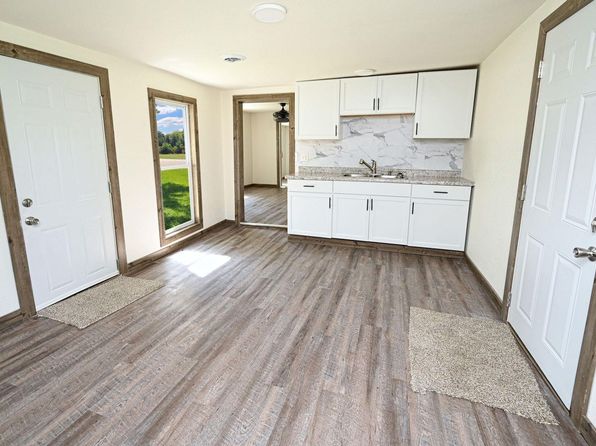 701 Jasper St, Manchester, IA 52057