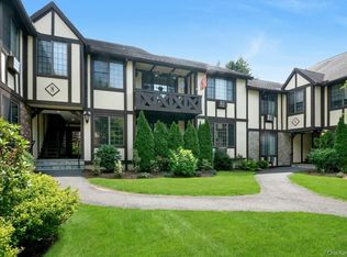 8 Foxwood Dr APT 4, Pleasantville, NY 10570