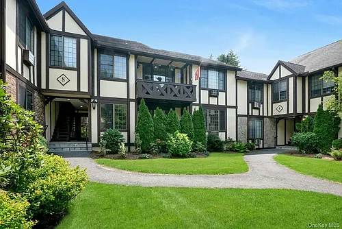 8 Foxwood Dr #4 Photo 1
