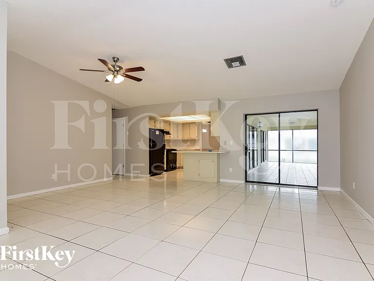 620 SE 29th St — Photo 3