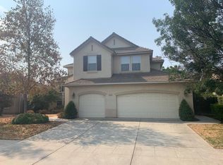 2852 Calimyrna Ave, Clovis, CA 93611