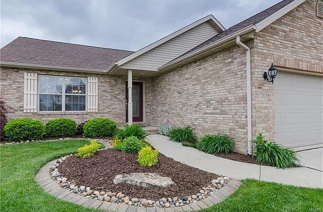 Great Landscaping and Welcoming Entry