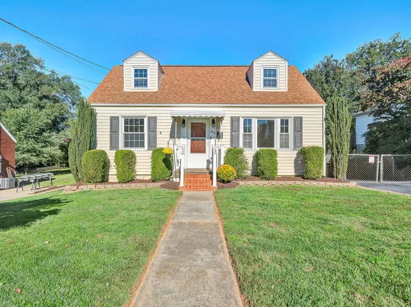 2418 Churchill Dr NW, Roanoke, VA 24012