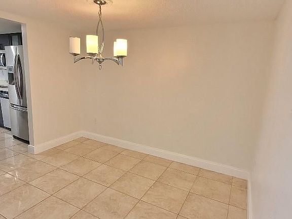 4th image of 18011 Biscayne Blvd APT 301