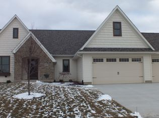 6707 Prairie Grass Ln, Bettendorf, IA 52722