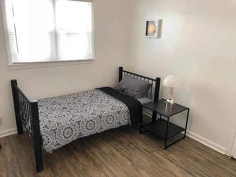 355 N 600 E — Photo 11