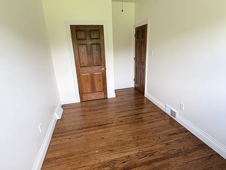 349 Mary St — Photo 13
