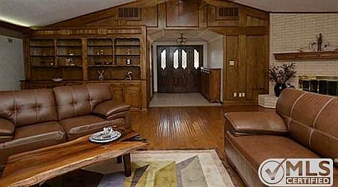 3rd image of 1505 Lakeview Ct