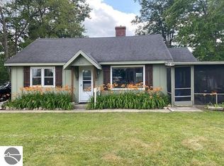2601 Sunnyside Dr, Cadillac, MI 49601