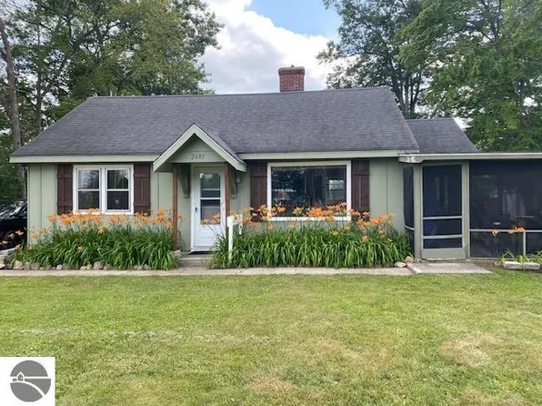 2601 Sunnyside Dr, Cadillac, MI 49601