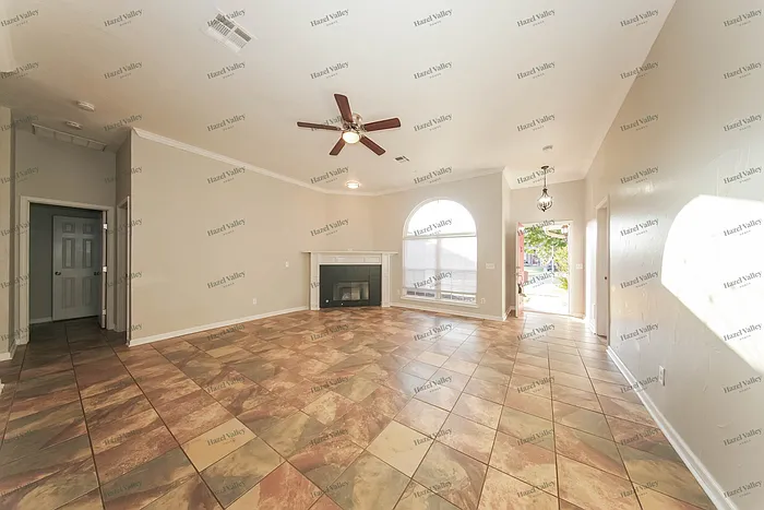 4 bed, 2.0 bath, 1756 sqft, $1,840 — Photo 3
