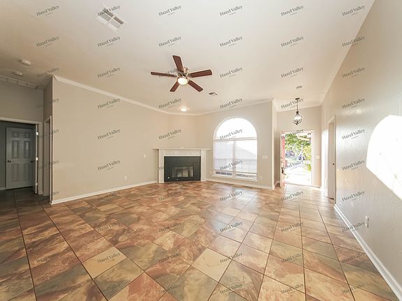 3rd image of 4216 Manhattan Dr