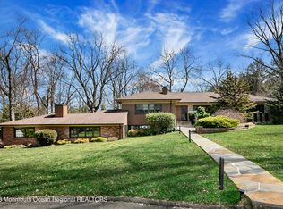 16 Laurel Ct, Middletown, NJ 07748