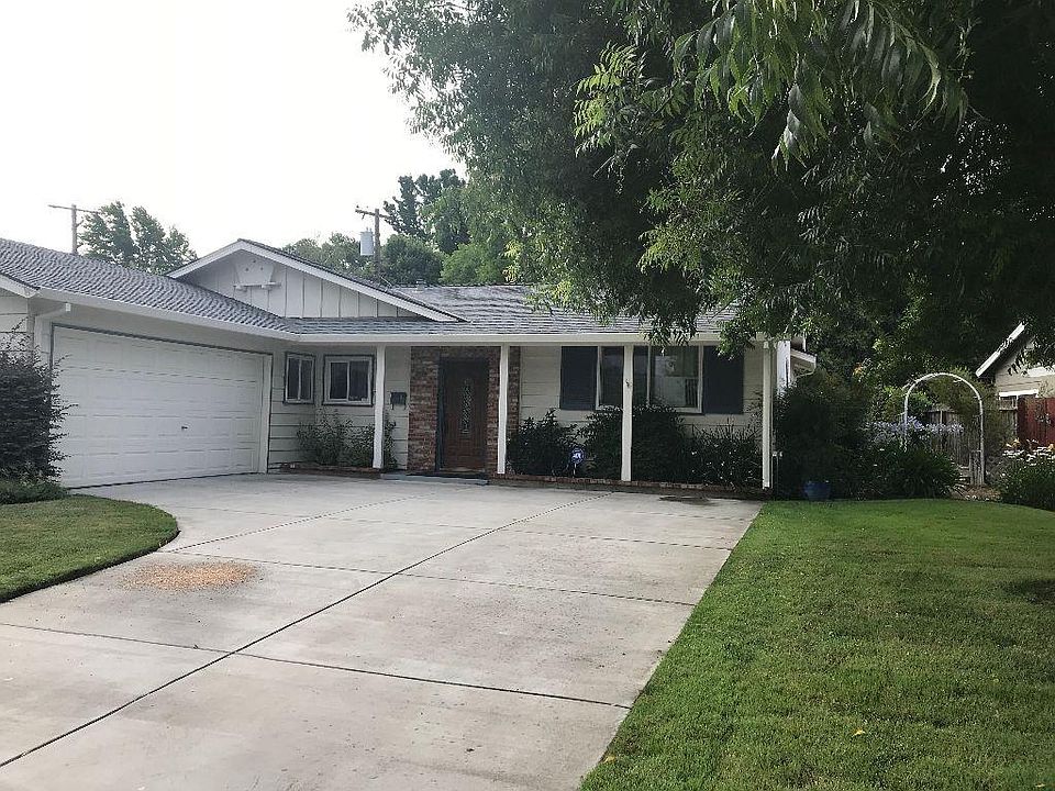 2nd image of 2631 Bridgeport Way
