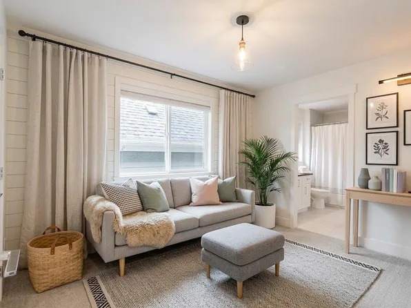 2136 164a St, Surrey, BC V3Z 0V5