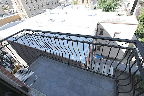 Rented by Compass | media 23