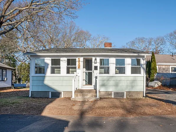 127 Pinehurst Dr, Wareham, MA 02571