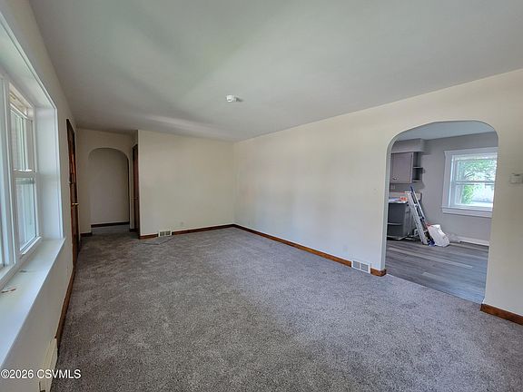 3rd image of 121 Orange St