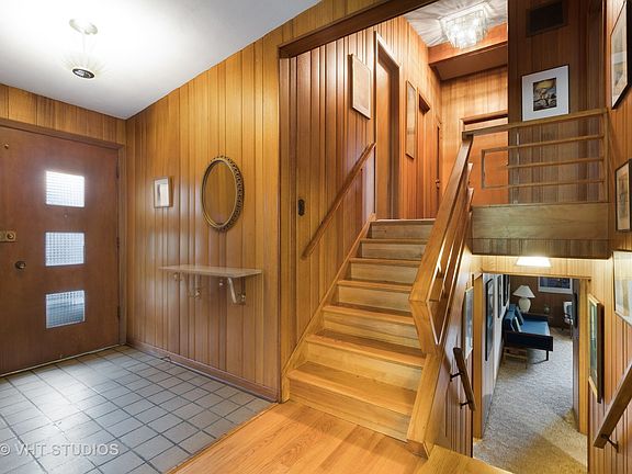 3rd image of 299 Leslee Ln