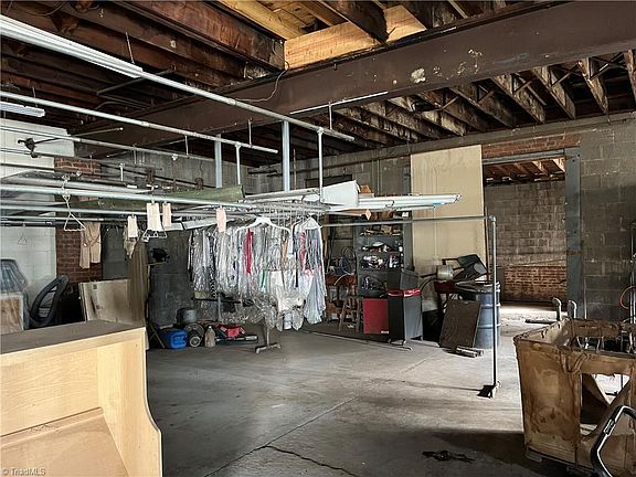 5th image of 606 Elwell Ave