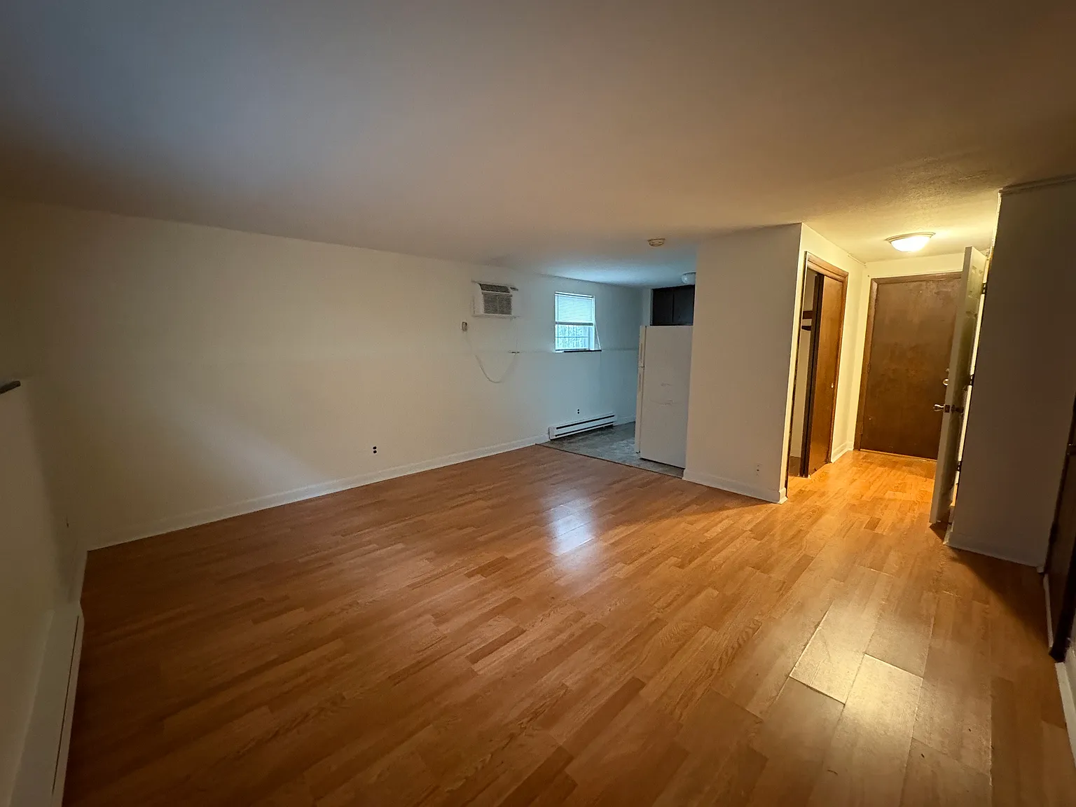 Studio, 300 sqft, $1,600 — Photo 1