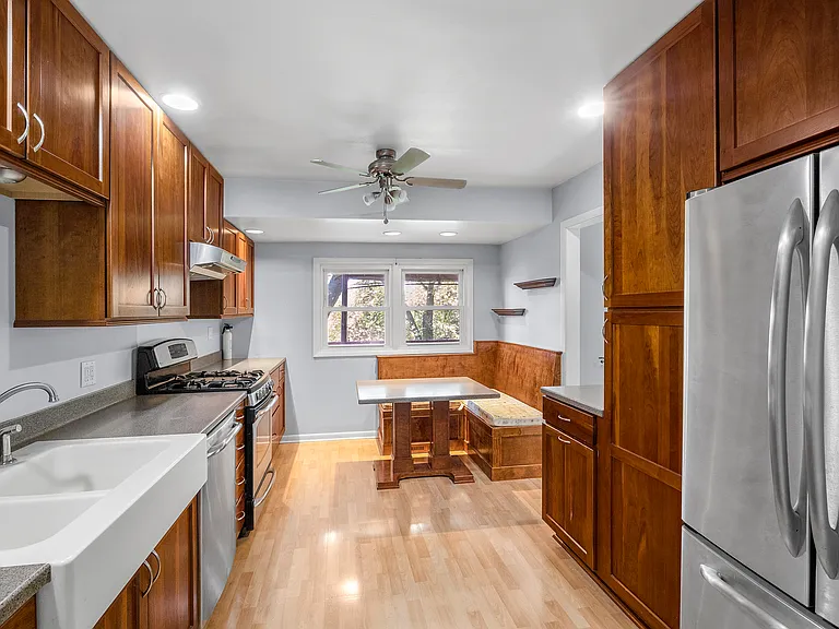 1140 Sunnyslope Dr — Photo 7
