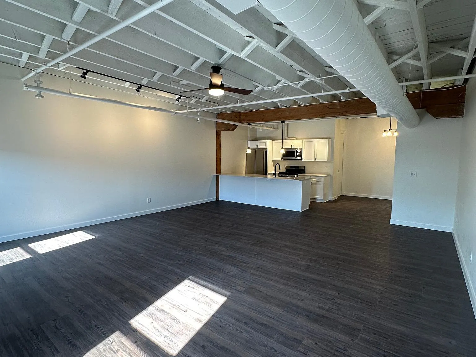 Studio, 781 sqft, $1,350 — Photo 4