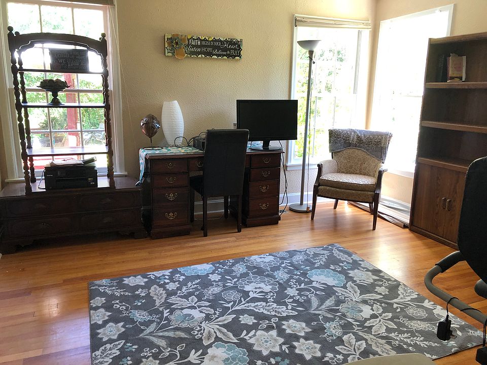 Large office or bedroom