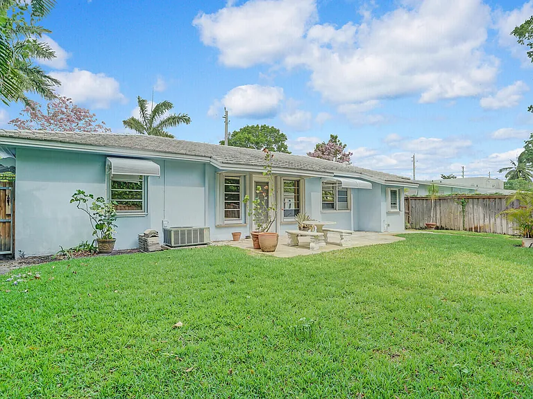 3410 Poinsettia Ave — Photo 5